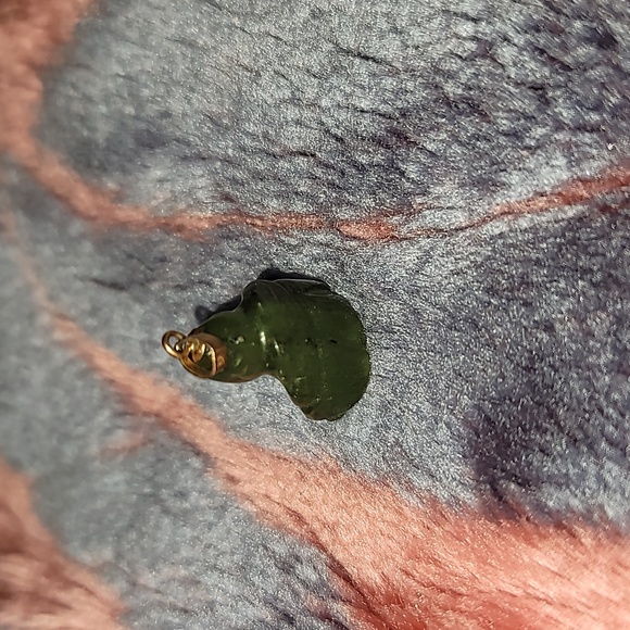 Vintage Jade Buddha Pendent with gold hardware - Picture 3 of 4